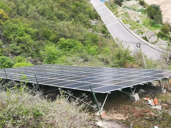 香格里拉雙泵5.5KW太陽能提灌站